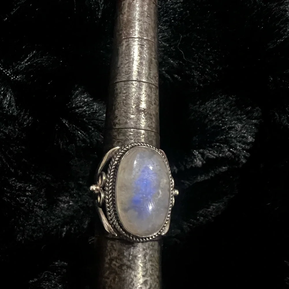 Elegant Silver Moonstone Stone Ring - Picture 3 of 4
